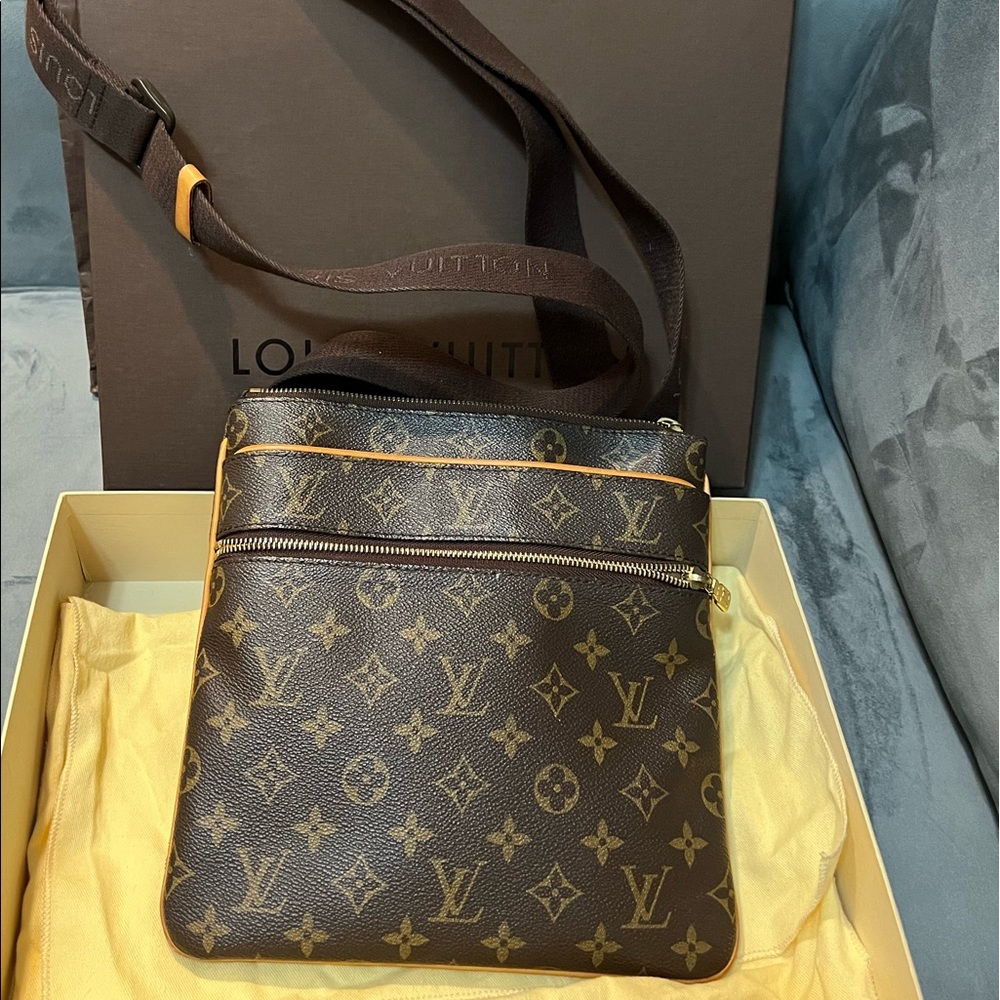Louis Vuitton MM Unisex small messenger bag